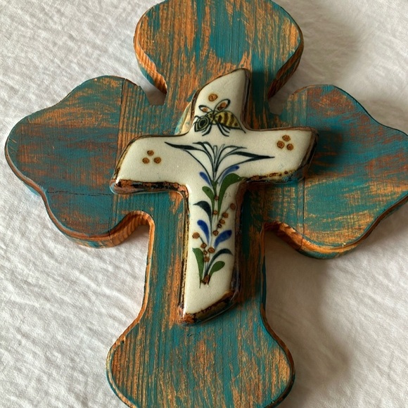 Artistic Wooden Cross with Bluebonnets & Bee Design- Handcrafted- made in Mexico - Picture 13 of 16